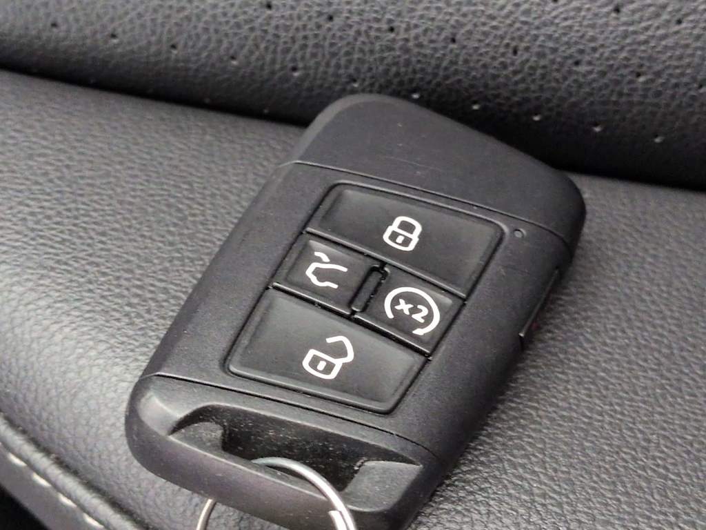 Thumbnail: 2022 Volkswagen Tiguan - 19