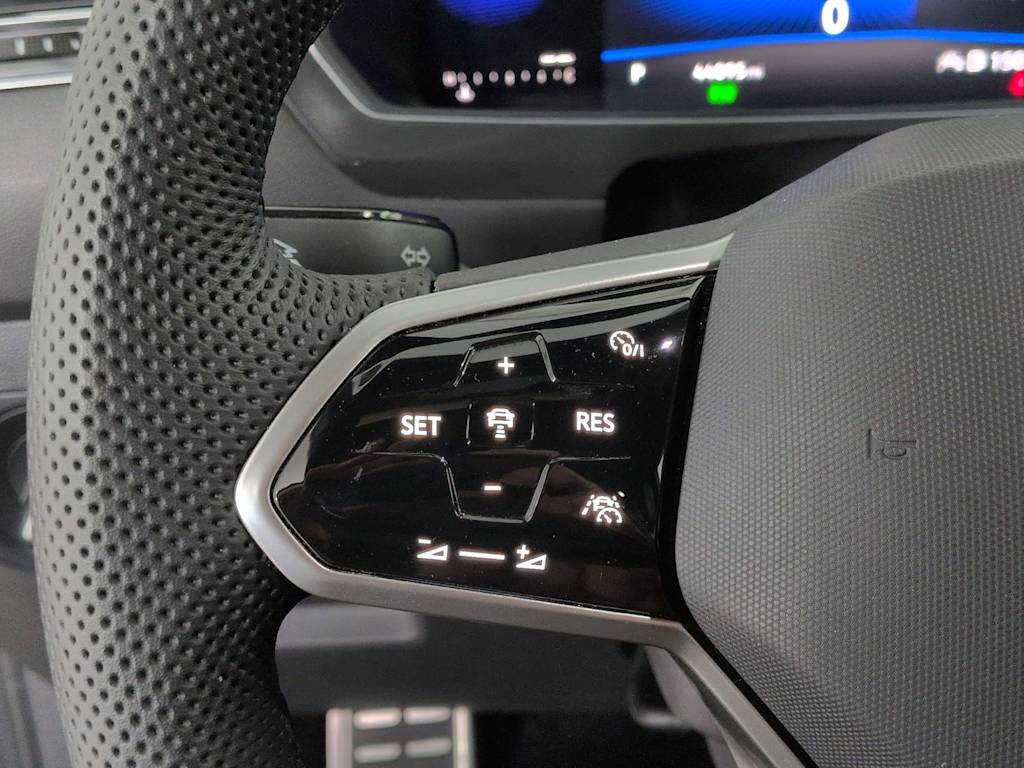 Thumbnail: 2022 Volkswagen Tiguan - 30