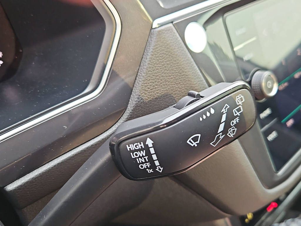 Thumbnail: 2023 Volkswagen Tiguan - 31