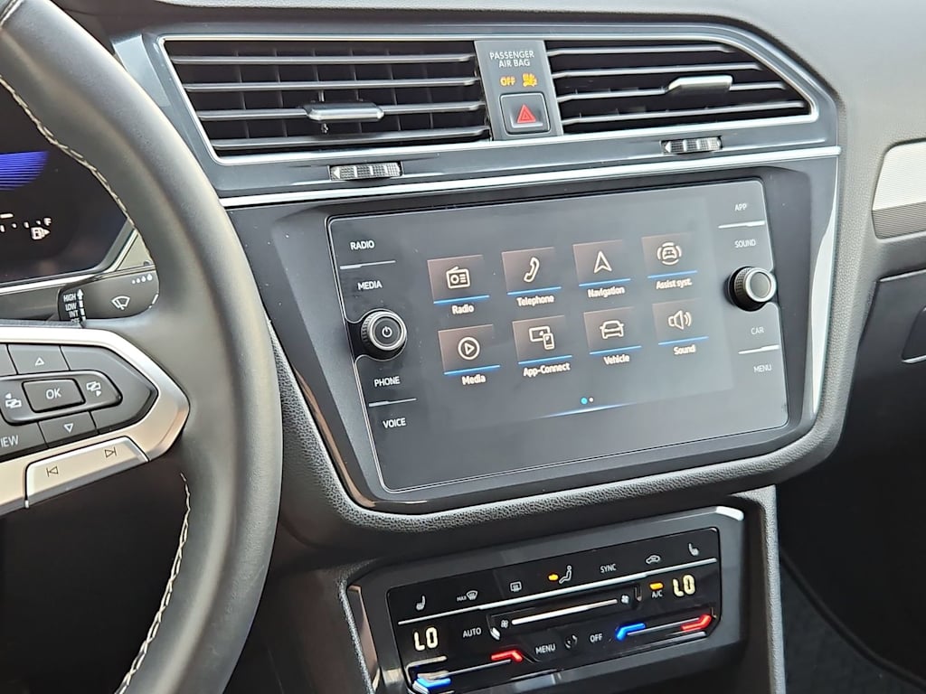 Thumbnail: 2023 Volkswagen Tiguan - 15