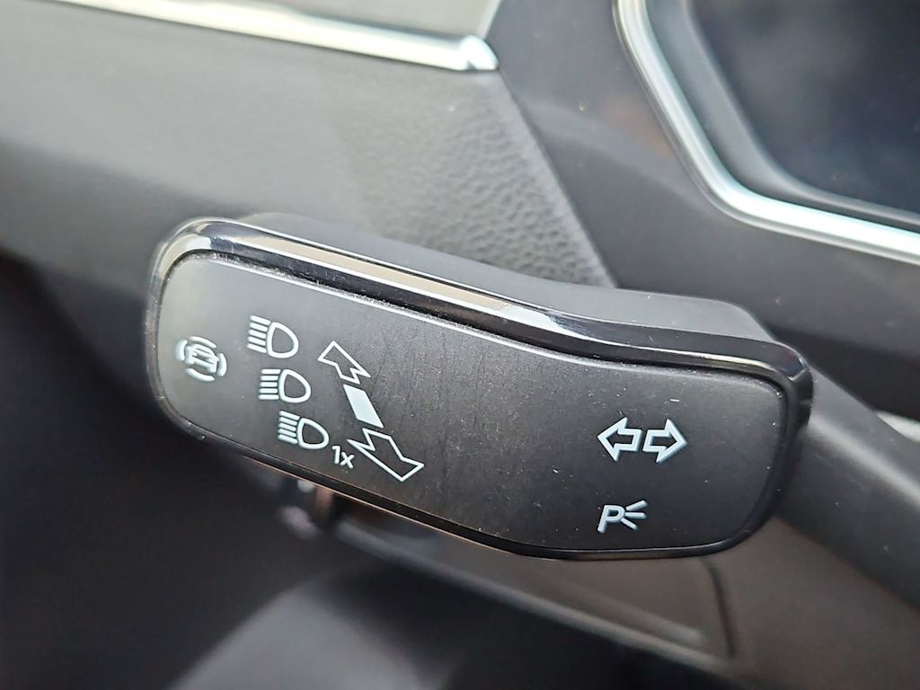 Thumbnail: 2023 Volkswagen Tiguan - 16