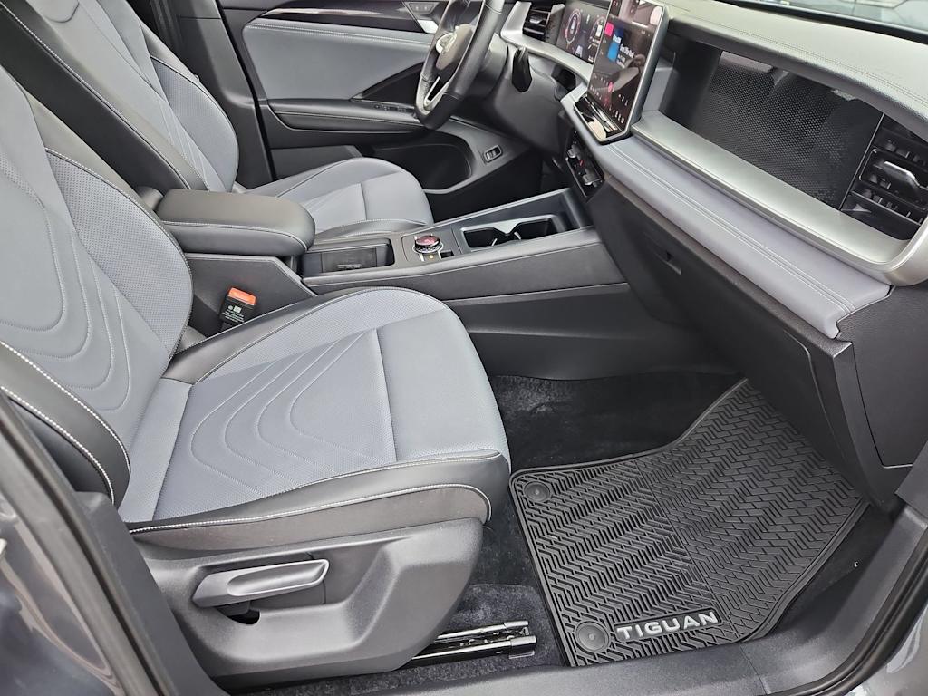Thumbnail: 2025 Volkswagen Tiguan - 12