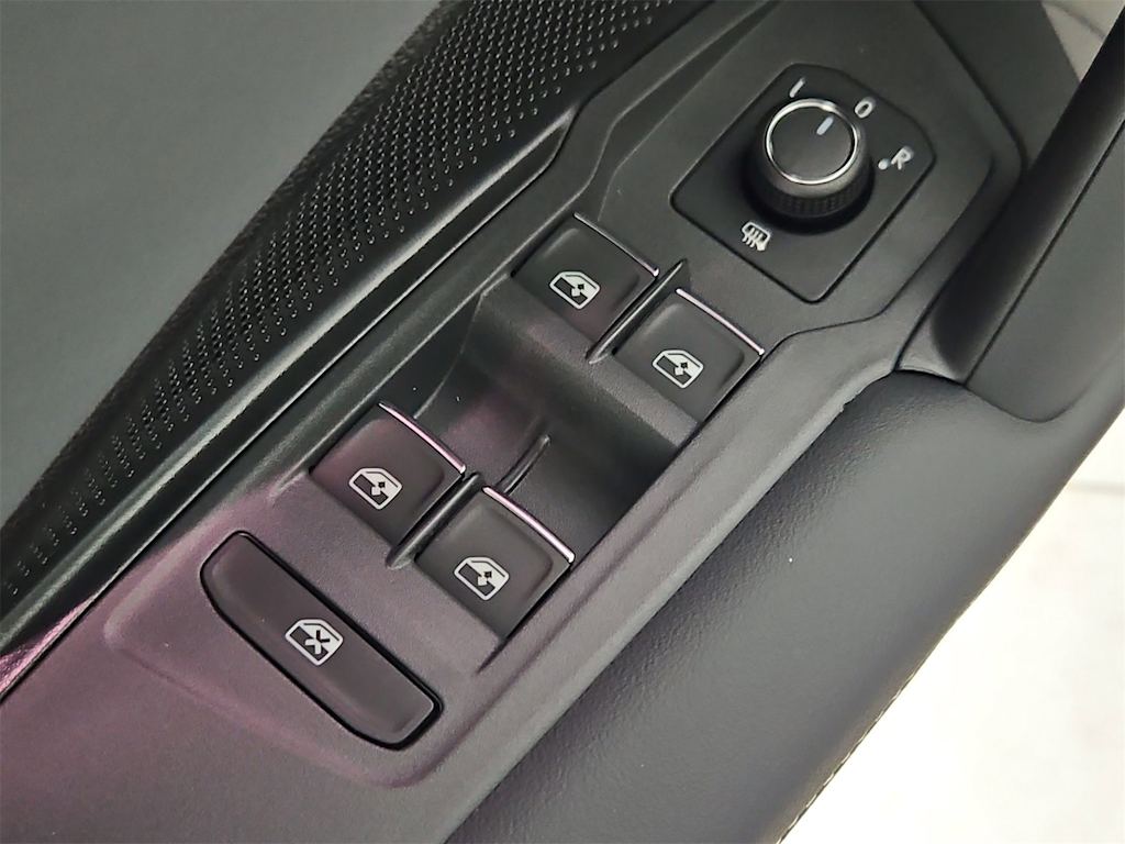 Thumbnail: 2025 Volkswagen Tiguan - 25