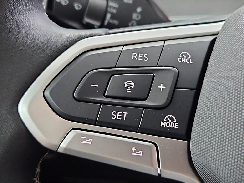 Thumbnail: 2025 Volkswagen Tiguan - 30