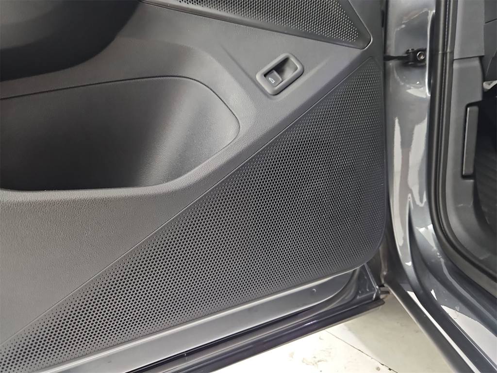 Thumbnail: 2025 Volkswagen Tiguan - 34