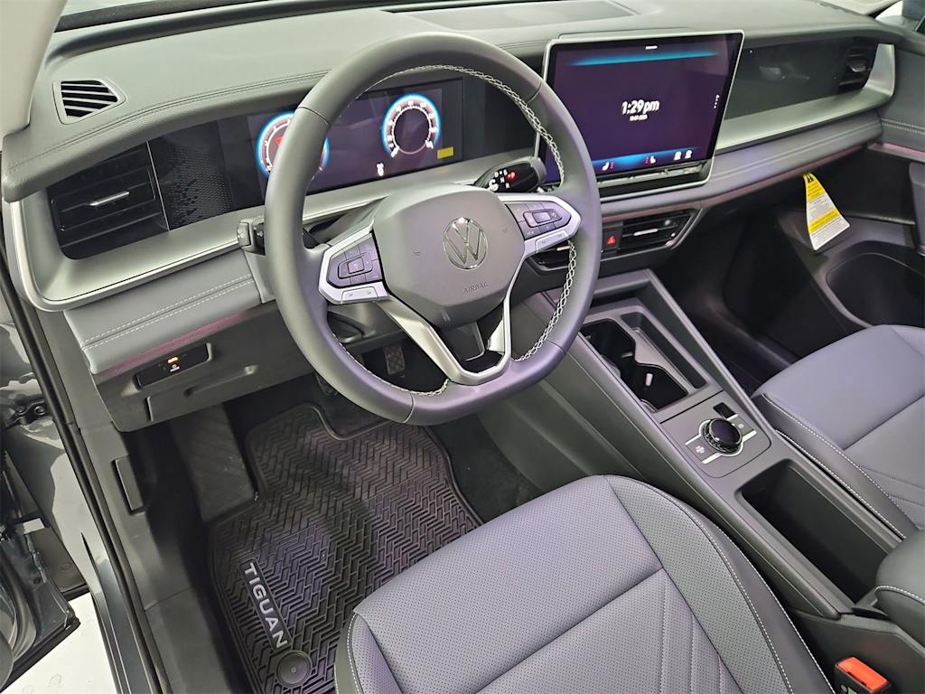 Thumbnail: 2025 Volkswagen Tiguan - 2