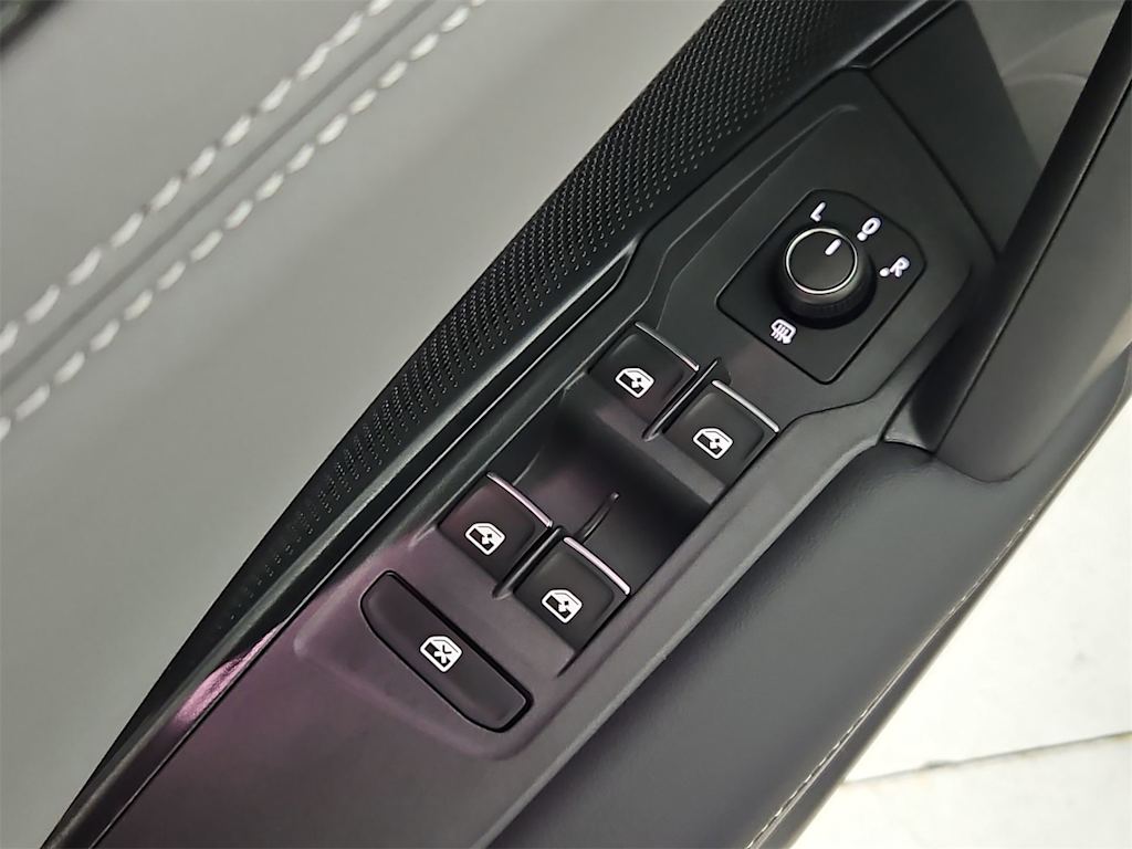 Thumbnail: 2025 Volkswagen Tiguan - 24