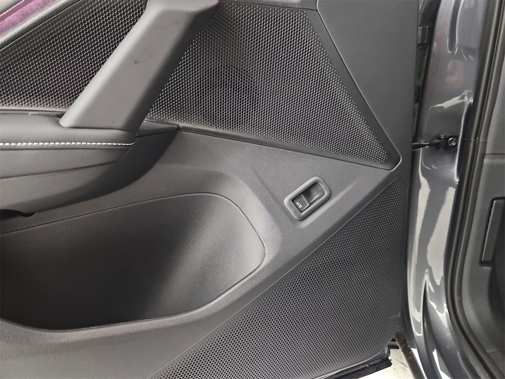 Thumbnail: 2025 Volkswagen Tiguan - 34