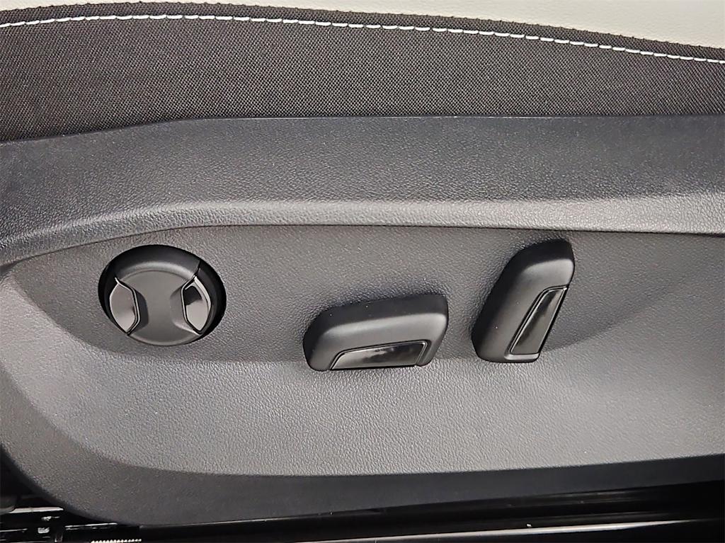 Thumbnail: 2025 Volkswagen Taos - 25