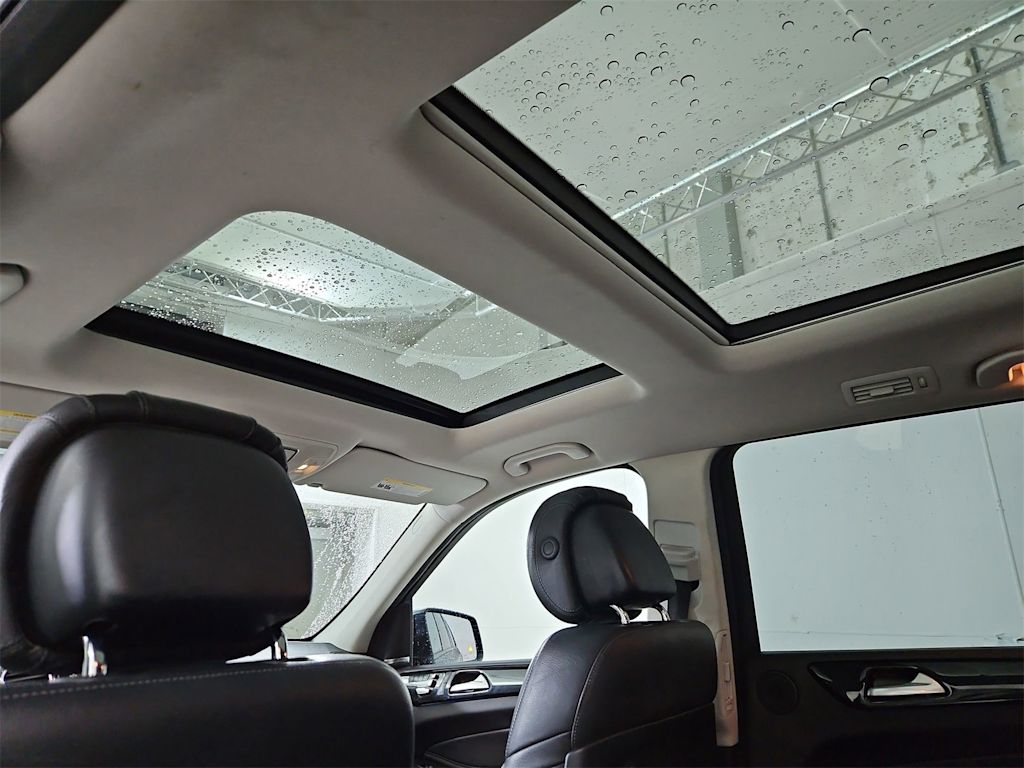 Thumbnail: 2017 Mercedes-Benz GLS - 31