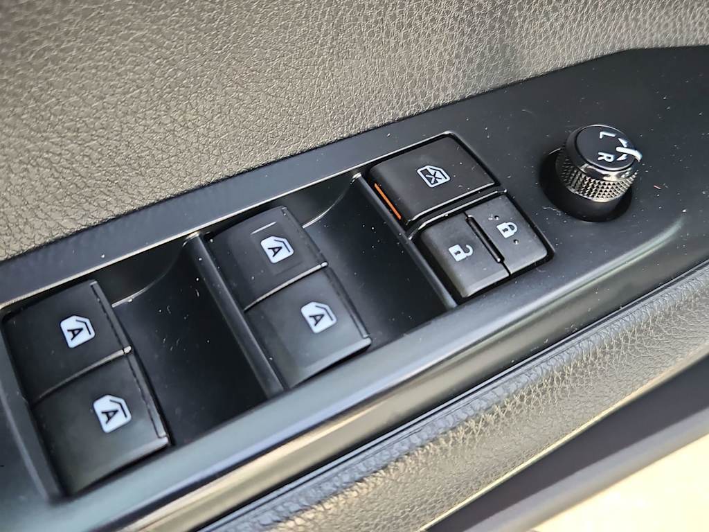 Thumbnail: 2018 Toyota Camry - 26