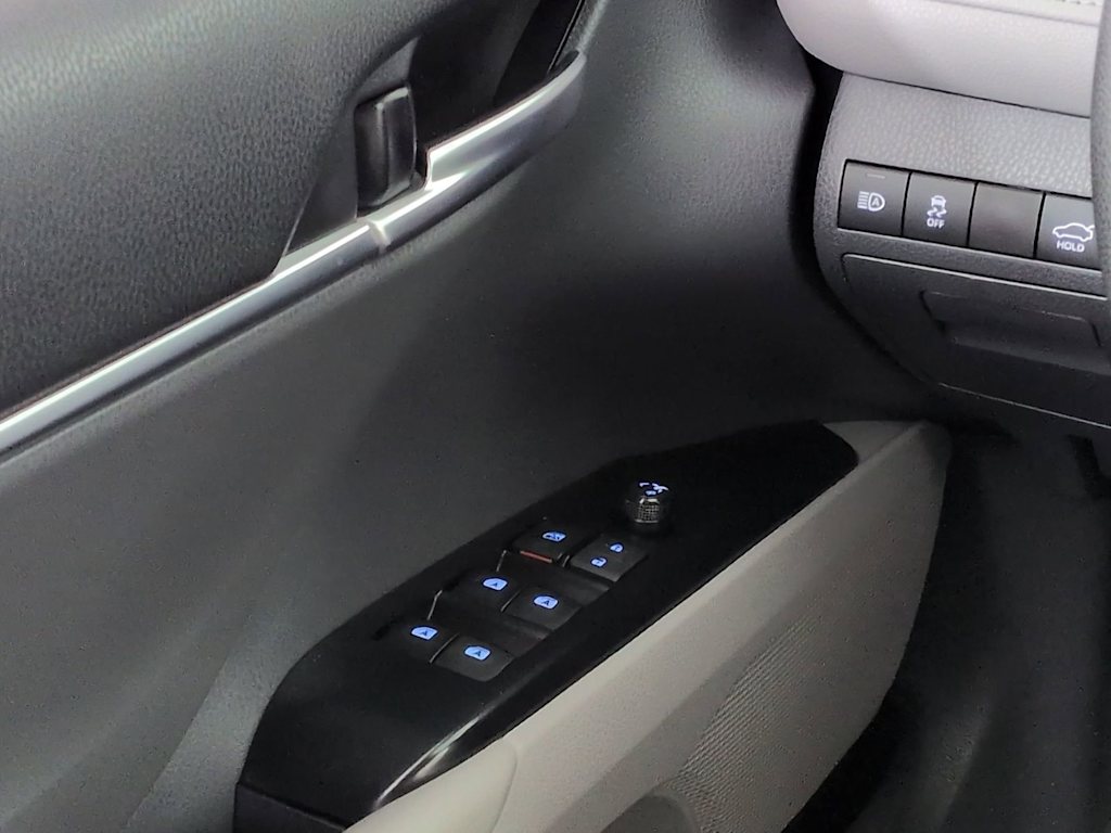 Thumbnail: 2019 Toyota Camry - 24