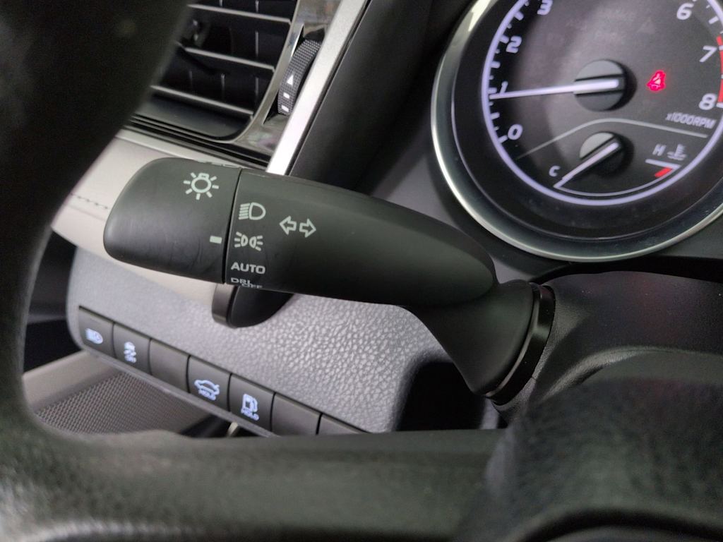 Thumbnail: 2019 Toyota Camry - 17