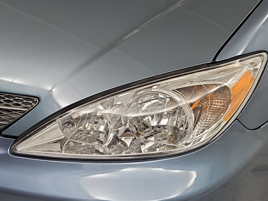 Thumbnail: 2004 Toyota Camry - 23
