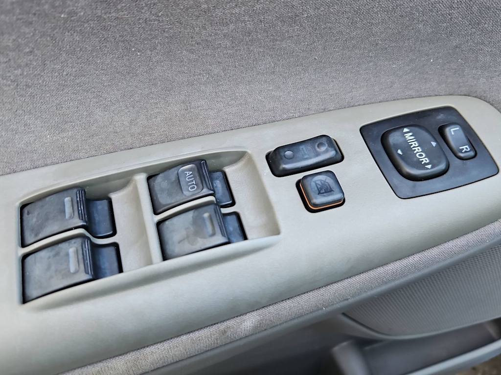 Thumbnail: 2004 Toyota Camry - 25