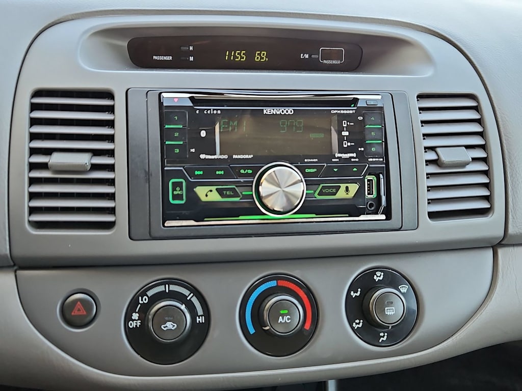 Thumbnail: 2004 Toyota Camry - 30