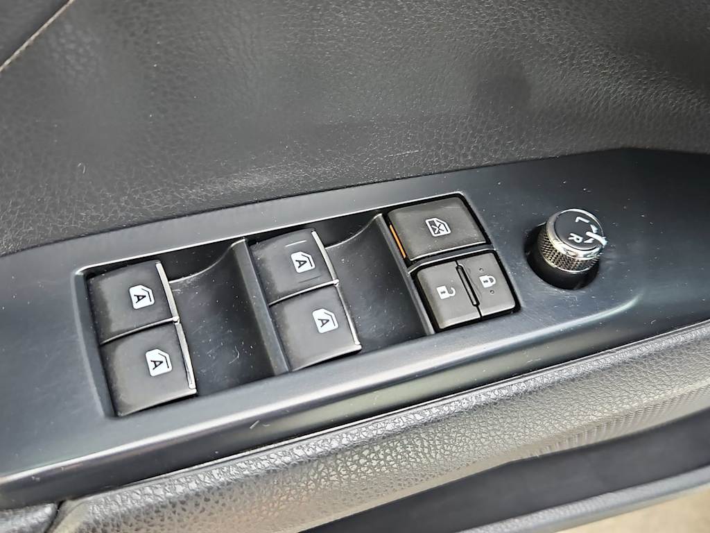 Thumbnail: 2020 Toyota Camry - 25