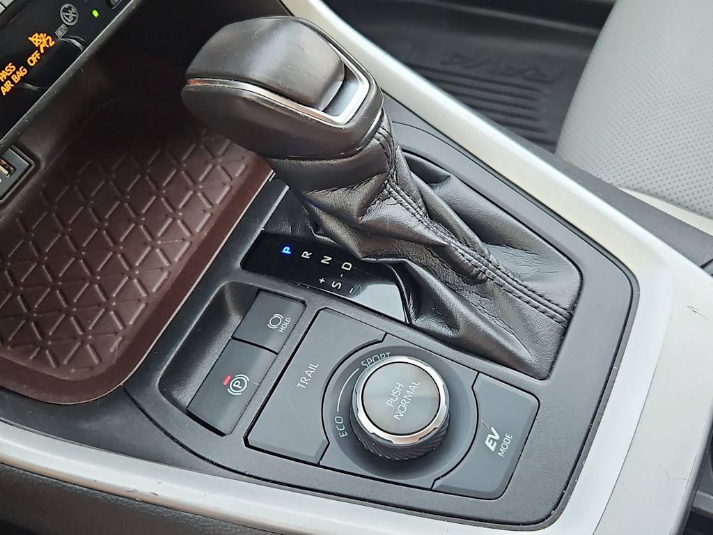 Thumbnail: 2023 Toyota RAV4 - 16