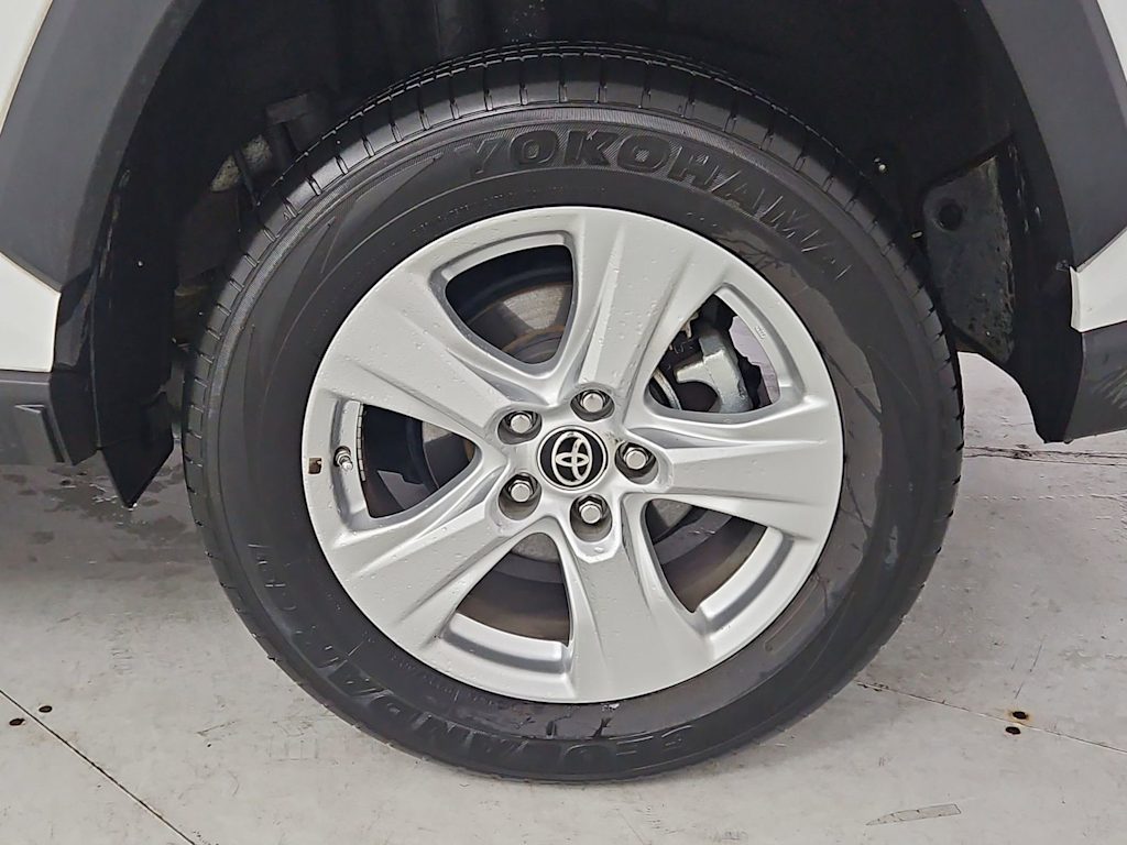 Thumbnail: 2021 Toyota RAV4 - 8