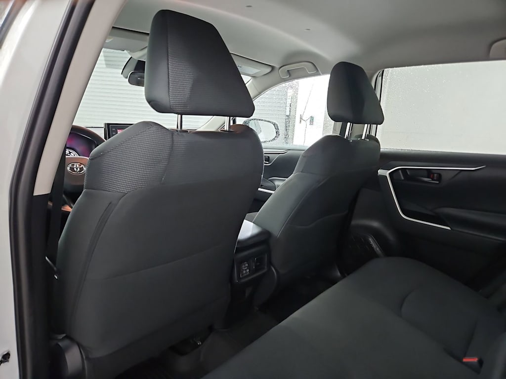 Thumbnail: 2021 Toyota RAV4 - 31