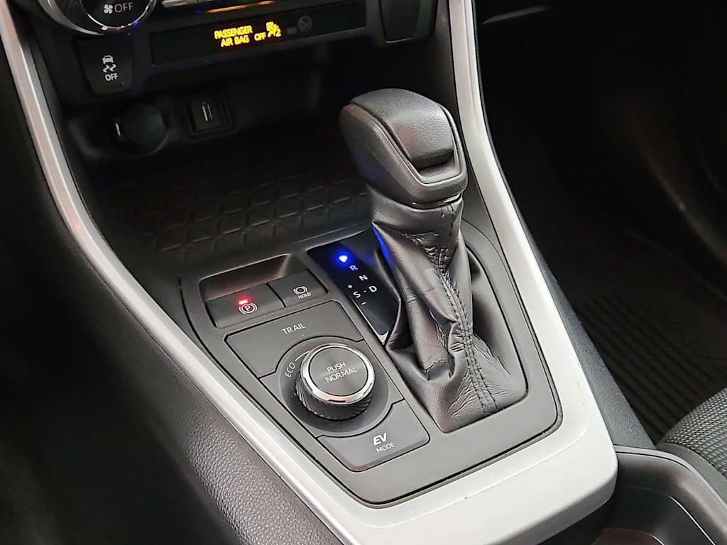 Thumbnail: 2021 Toyota RAV4 - 17