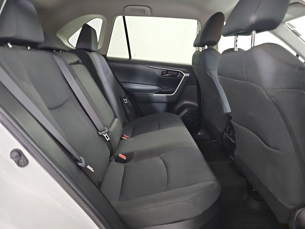 Thumbnail: 2021 Toyota RAV4 - 33