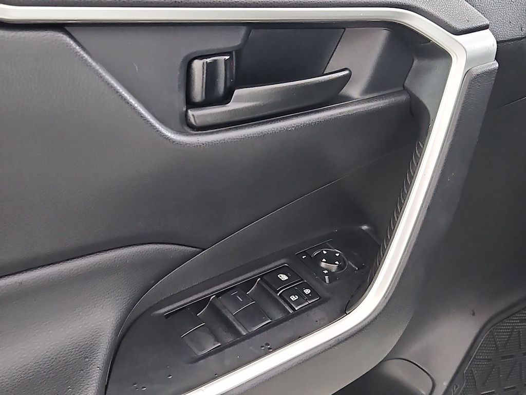 Thumbnail: 2021 Toyota RAV4 - 30