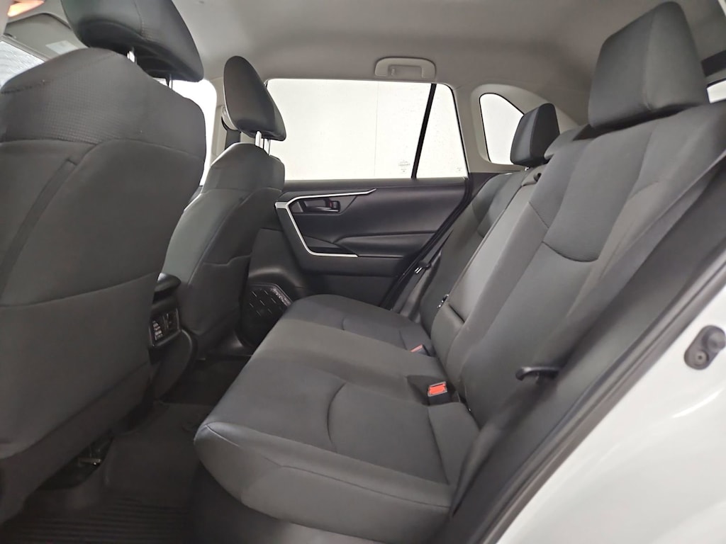 Thumbnail: 2021 Toyota RAV4 - 32