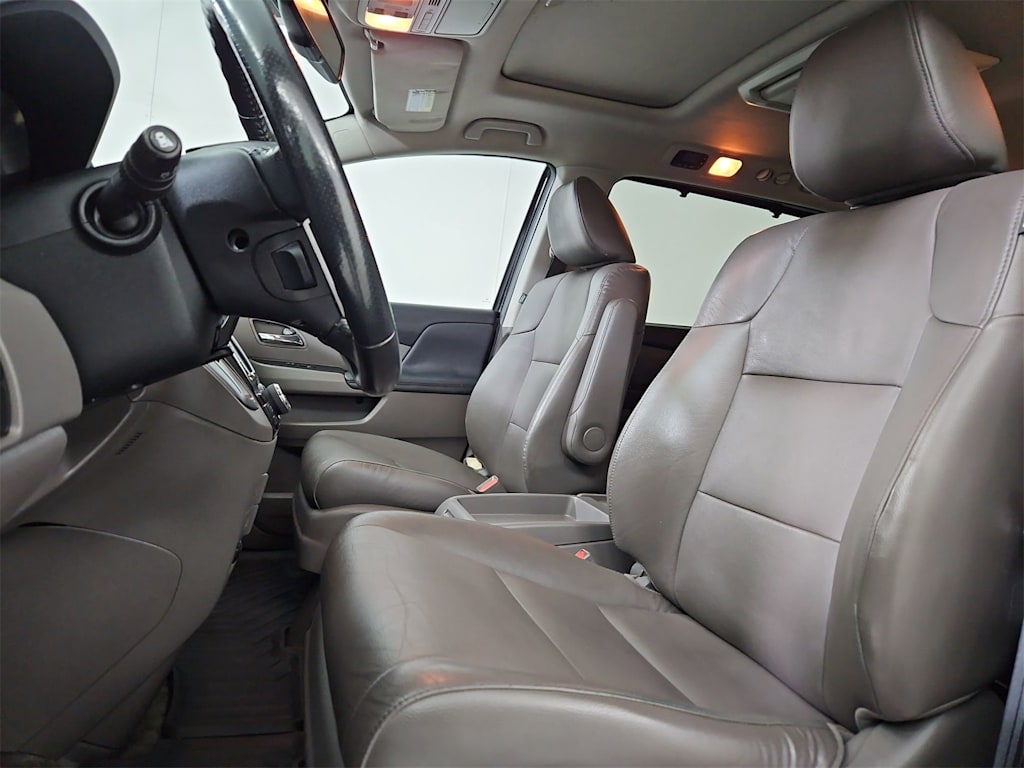 Thumbnail: 2015 Honda Odyssey - 16