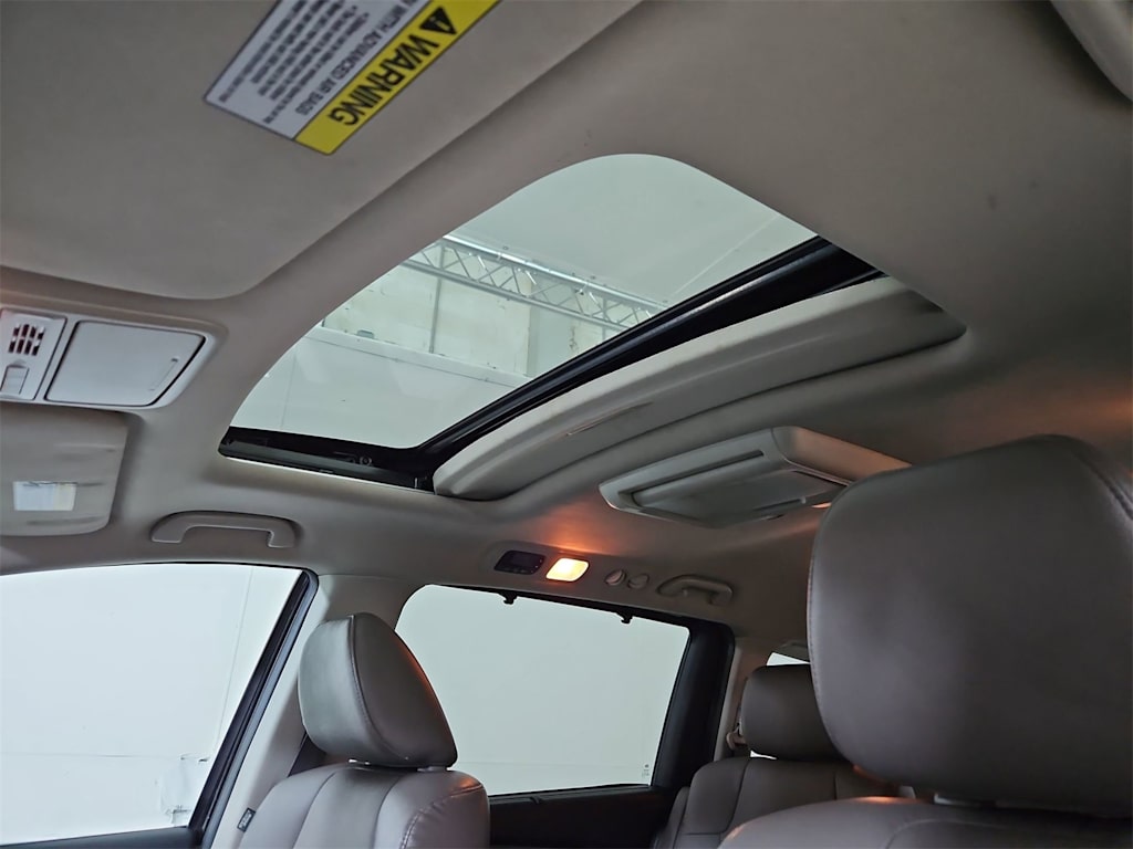 Thumbnail: 2015 Honda Odyssey - 26