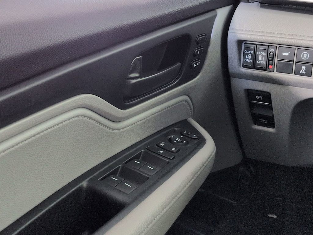 Thumbnail: 2023 Honda Odyssey - 26