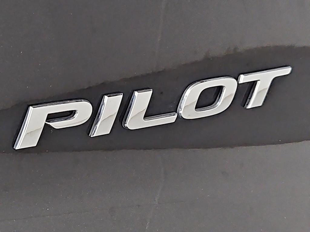 Thumbnail: 2017 Honda Pilot - 26