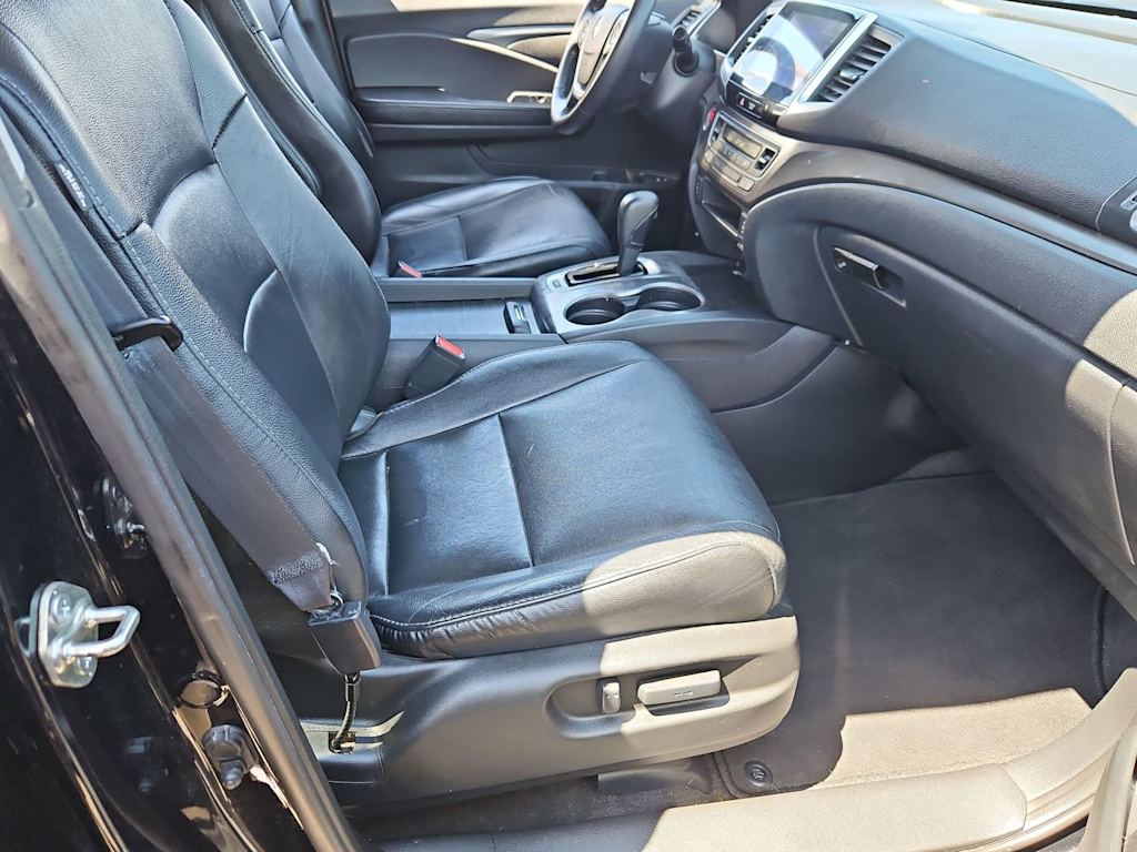 Thumbnail: 2017 Honda Pilot - 30