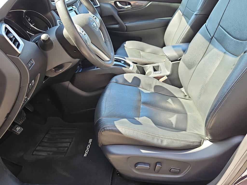 Thumbnail: 2016 Nissan Rogue - 11