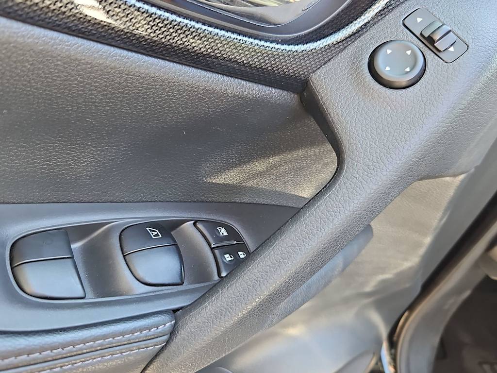 Thumbnail: 2016 Nissan Rogue - 27
