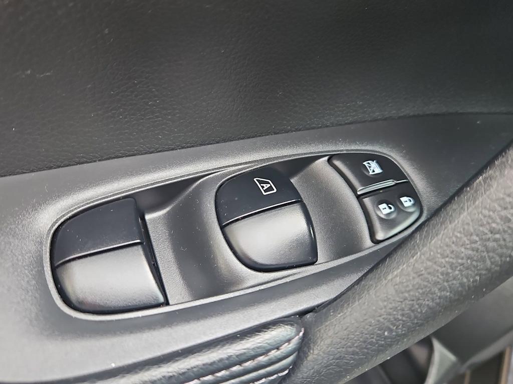 Thumbnail: 2016 Nissan Rogue - 25