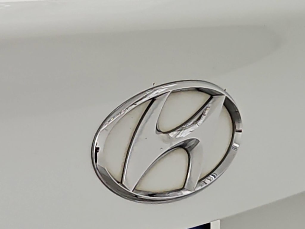 Thumbnail: 2017 Hyundai Elantra - 23