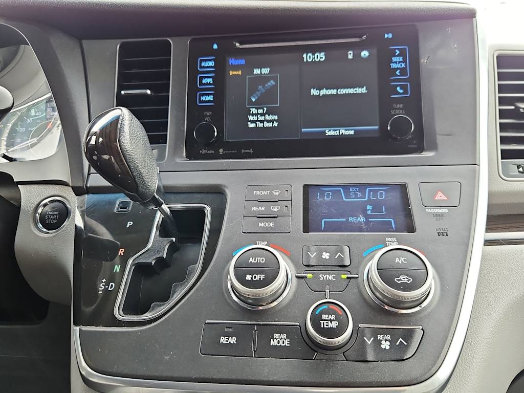 Thumbnail: 2017 Toyota Sienna - 16