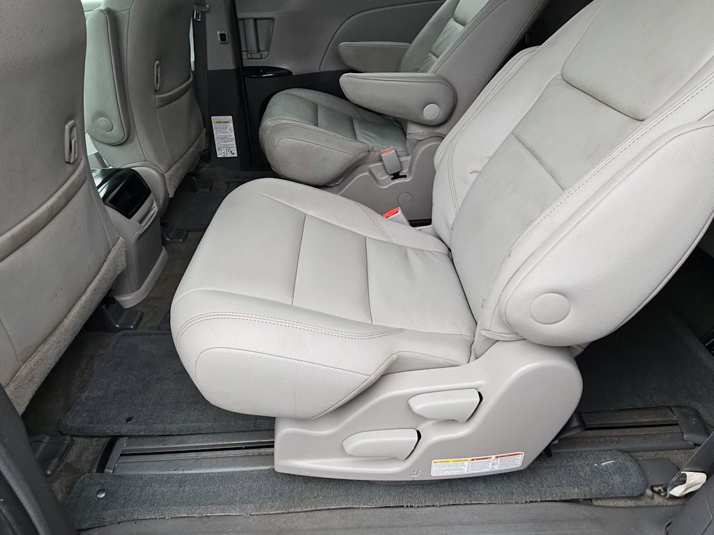 Thumbnail: 2017 Toyota Sienna - 13