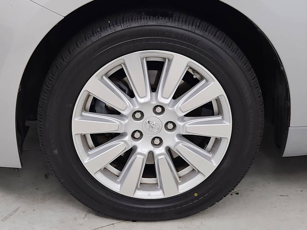 Thumbnail: 2017 Toyota Sienna - 8