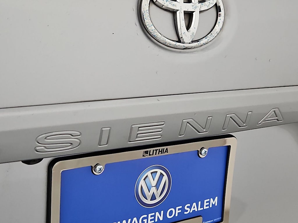 Thumbnail: 2017 Toyota Sienna - 25