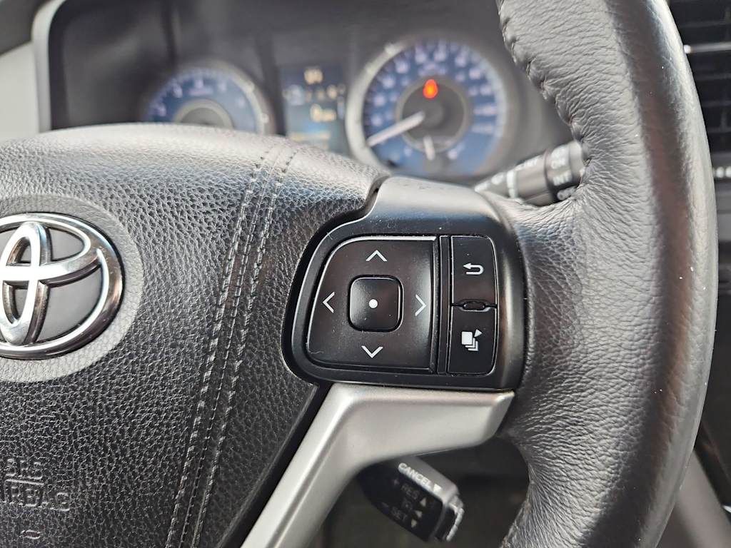 Thumbnail: 2017 Toyota Sienna - 31