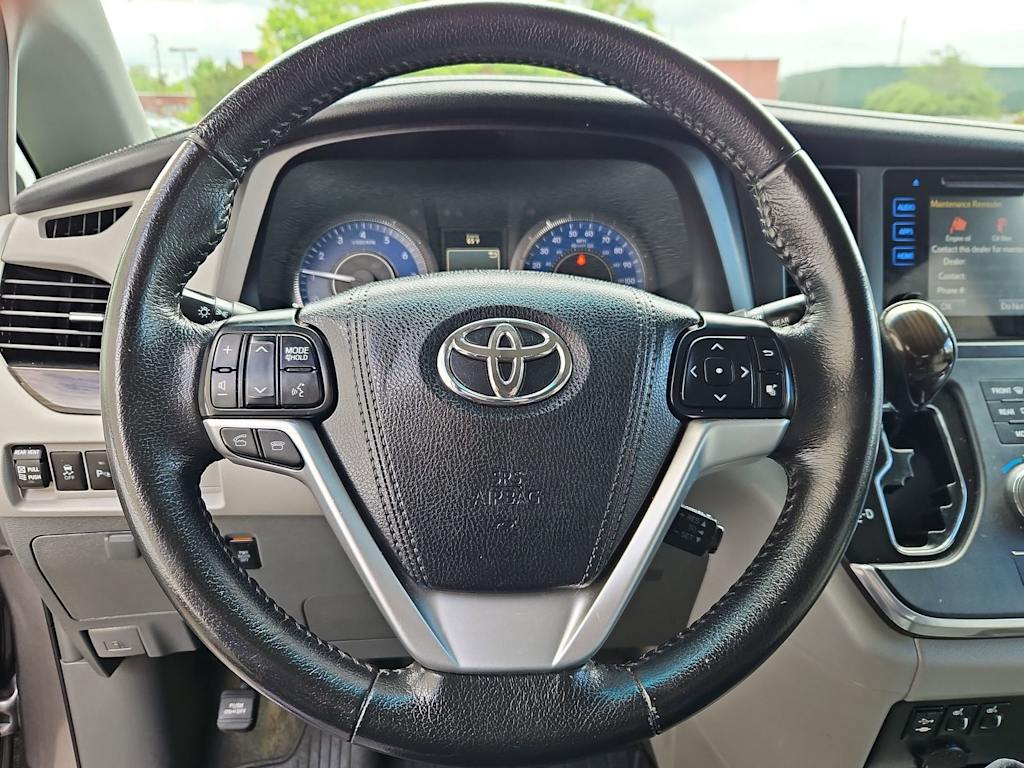 Thumbnail: 2017 Toyota Sienna - 14