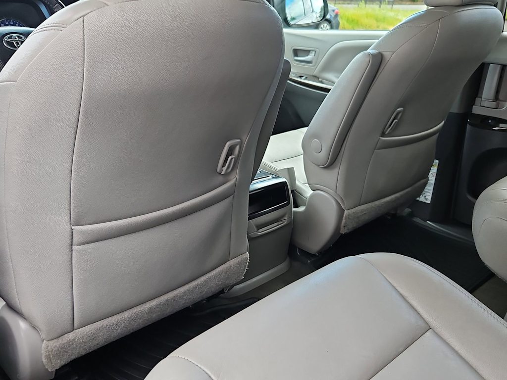 Thumbnail: 2017 Toyota Sienna - 26