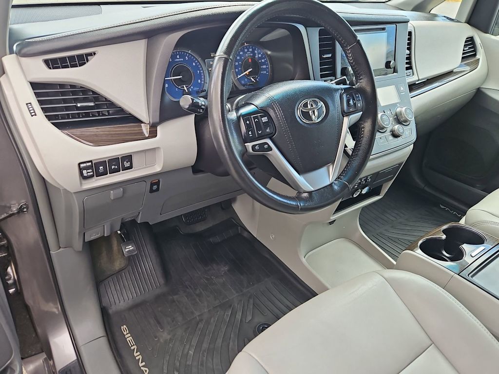 Thumbnail: 2017 Toyota Sienna - 2