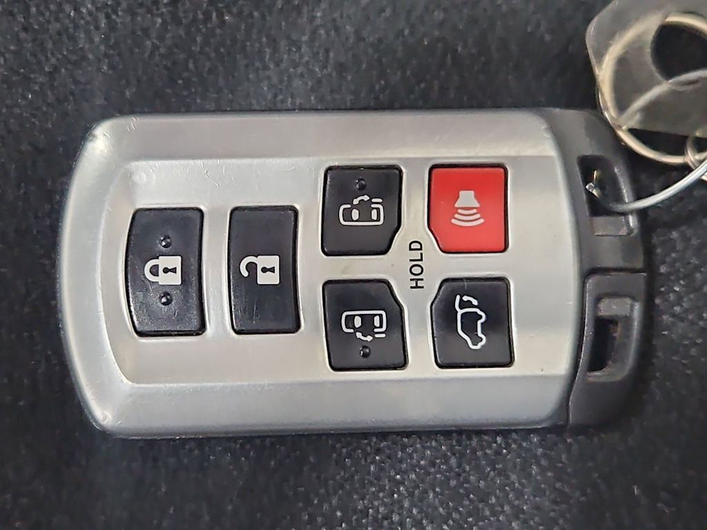 Thumbnail: 2017 Toyota Sienna - 37