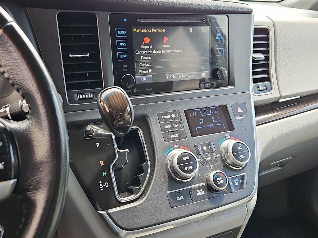 Thumbnail: 2017 Toyota Sienna - 16