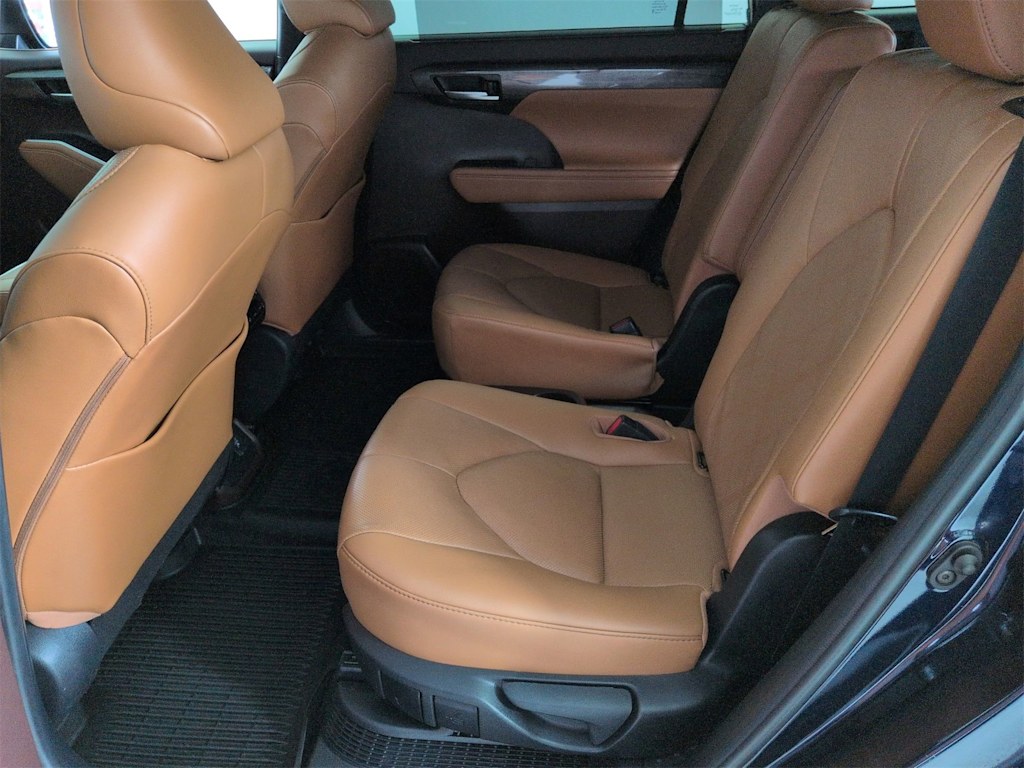 Thumbnail: 2021 Toyota Highlander - 28