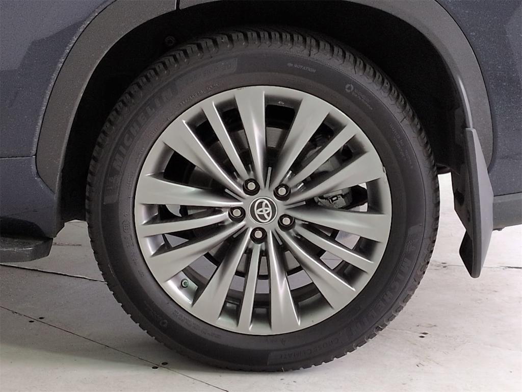 Thumbnail: 2021 Toyota Highlander - 8