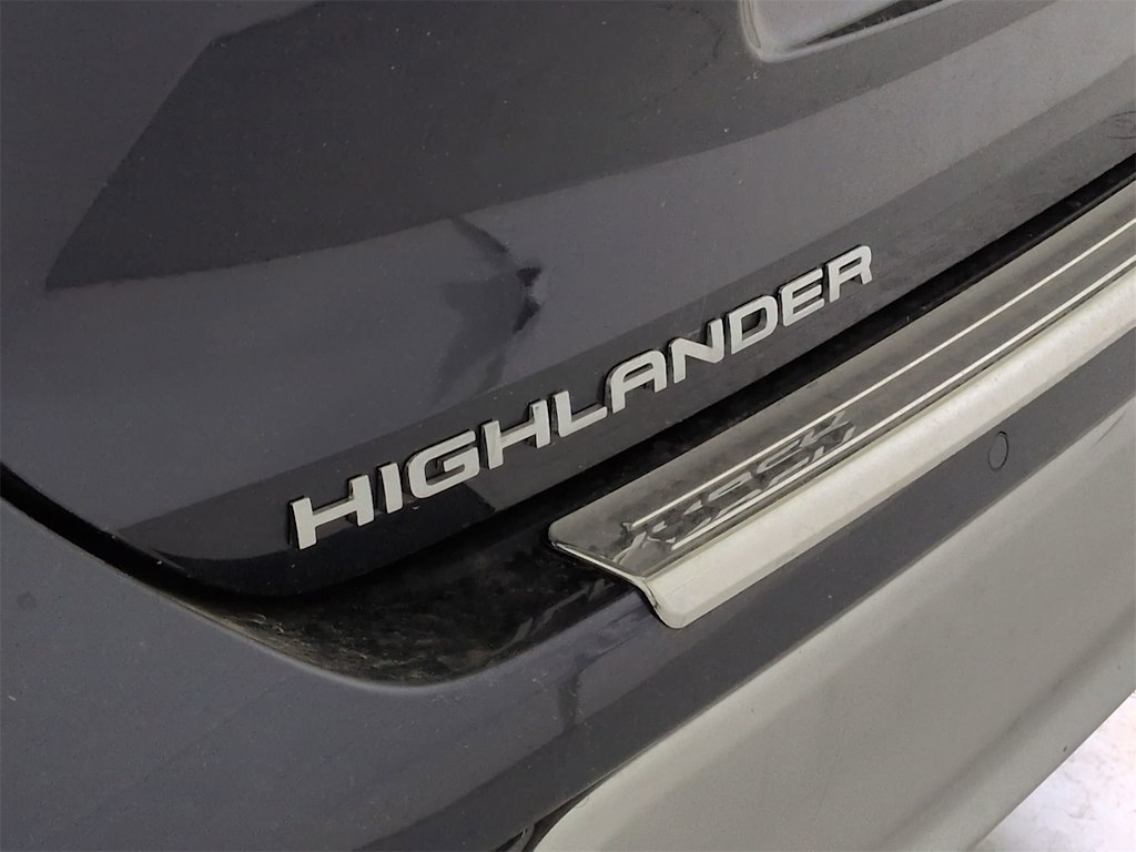 Thumbnail: 2021 Toyota Highlander - 25